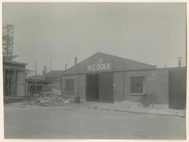 H.C. Dolk, bladverenfabriek, 1e van der Kunstraat 7, ca. 1930