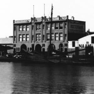 Frijlink & Van Putten, beurtvaartbedrijf, Leeghwaterkade, ca. 1915