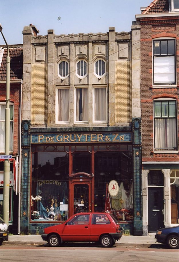 P. de Gruyter, kruidenierswaren, Beeklaan 303, 2015