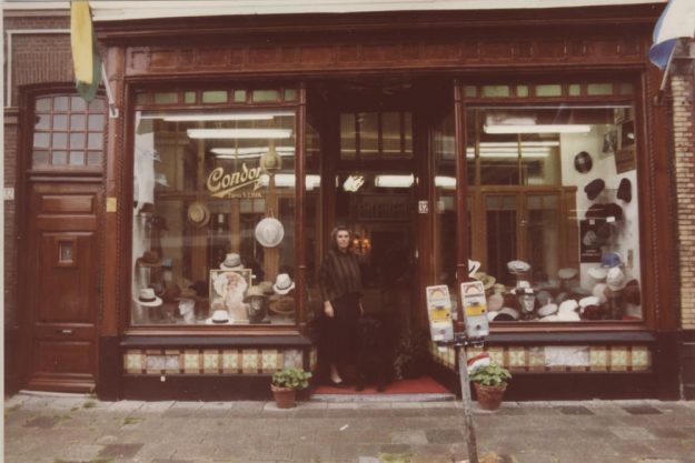 Bik, Hoeden en Petten, Geest, ca. 1992