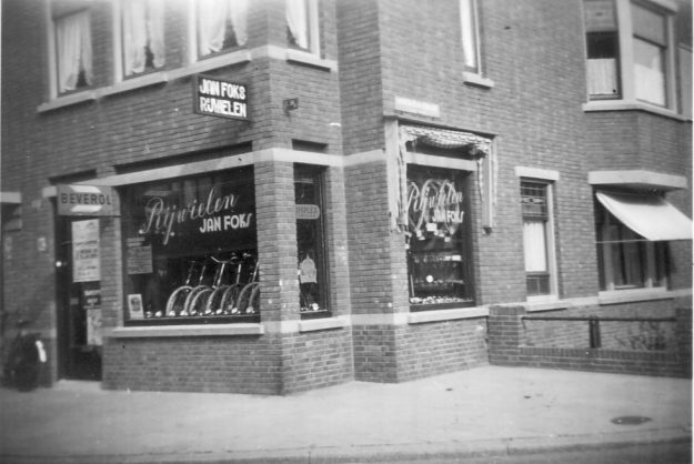Foks, rijwielen, Jan ten Brinkstraat 102, 1944