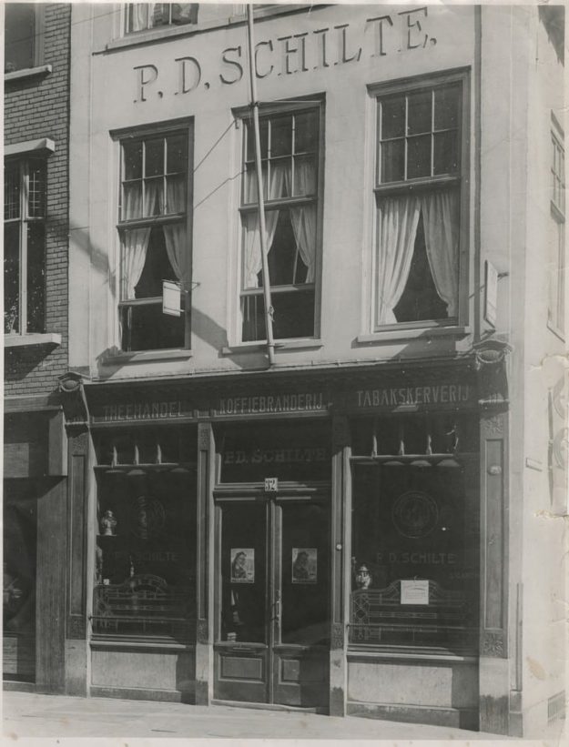 P.D. Schilte, Theehandel, koffiebrander en tabakskerverij, Dagelijkse Groenmarkt 32, ca. 1950