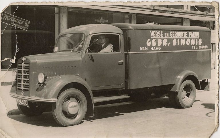 Simonis, viswinkel en restaurant, Dr. Lelykade 43, jaren 50