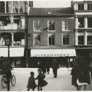Simonis, Beddenmagazijn, Dagelijkse Groenmarkt 34-36, ca. 1930