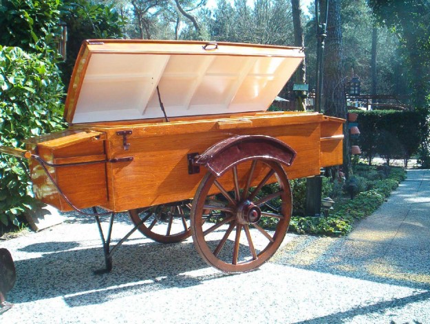 De gerestaureerde bakkerswagen van de firma Hus, nu in de collectie van het HHM. Hus, broodfabriek, Jacob Catsstraat, 2005