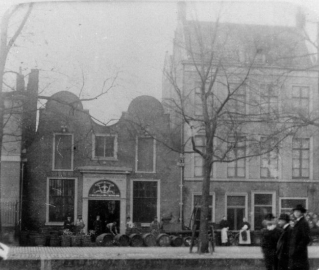 Mobach, distilleerderij, Buitenom, ca. 1905