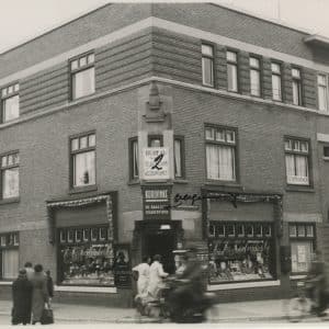 P.H. Korlvinke & Co, sigarettenhandel, Fahrenheitstraat 635, ca. 1934