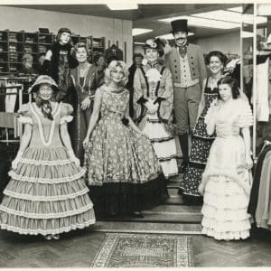Meddens, modewinkel, Hofweg 9-11, 1980
