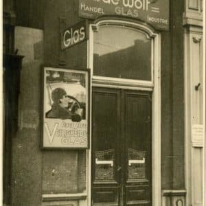 L.J. de Wolf, glashandel, Riviervismarkt 4, 1943
