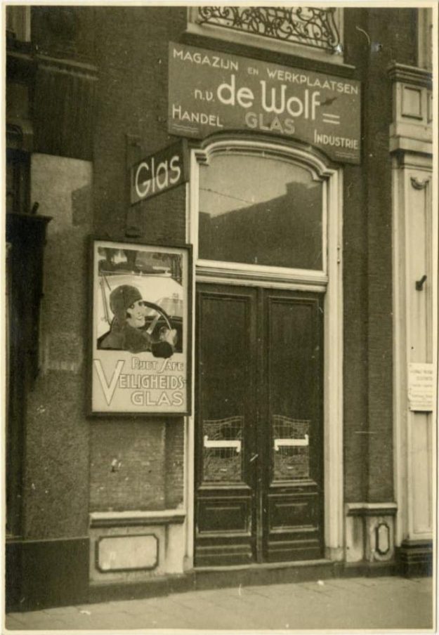 L.J. de Wolf, glashandel, Riviervismarkt 4, 1943