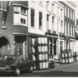 Van Kleef & Zoon, distilleerderij, Lange Beestenmarkt 107, 1981