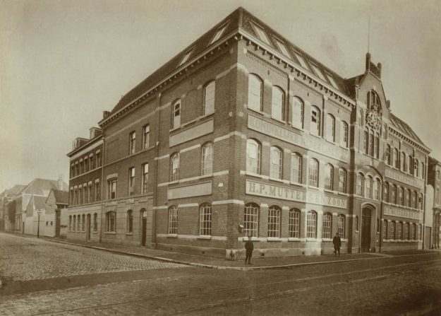 H.P. Mutters & Zn. Piet Heinplein. ameublementen, 1901