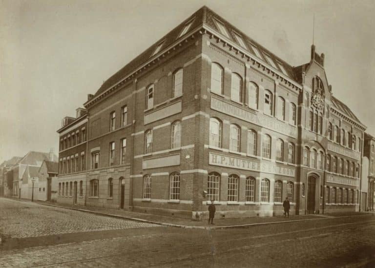 H.P. Mutters & Zn. Piet Heinplein. ameublementen, 1901