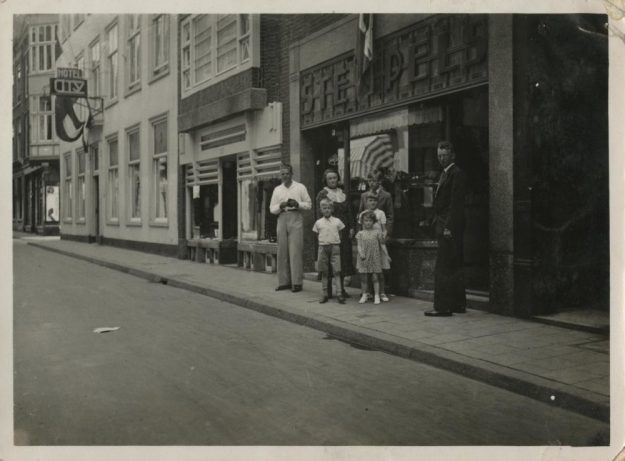 Firma Wartna, stempels, Molenstraat 30A, ca. 1934