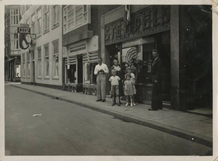 Firma Wartna, stempels, Molenstraat 30A, ca. 1934