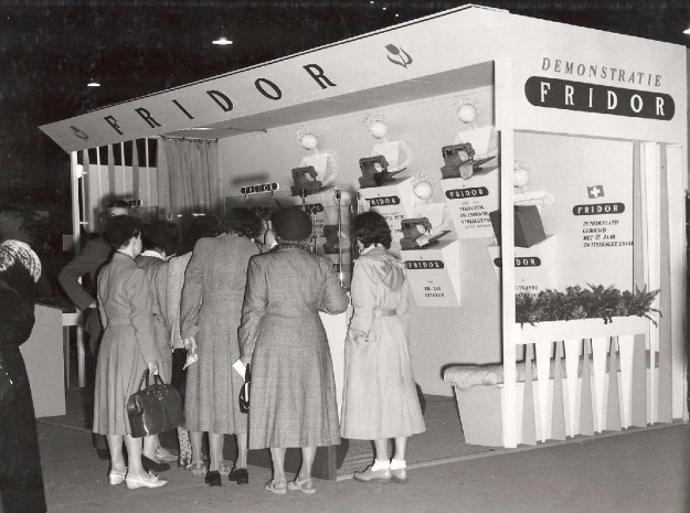 Fridor, naaimachinefabriek, Huishoudbeurs, 1948