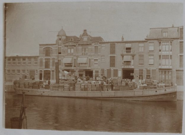 C. en A. Stigter, beurtvaartbedrijf, Goudriaankade 13-18, ca. 1920