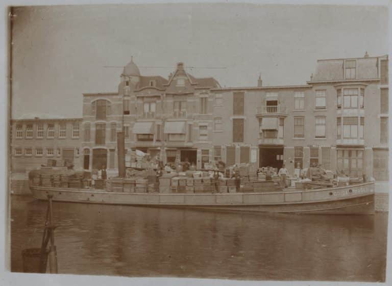 C. en A. Stigter, beurtvaartbedrijf, Goudriaankade 13-18, ca. 1920