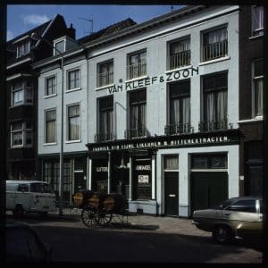 Van Kleef & Zoon, distilleerderij, Lange Beestenmarkt 107, ca. 1981