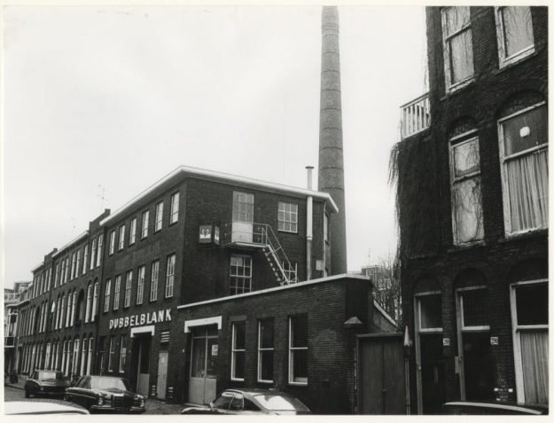Dubbel Blank, wasscherij en stoomerij, Columbusstraat 282, 1975