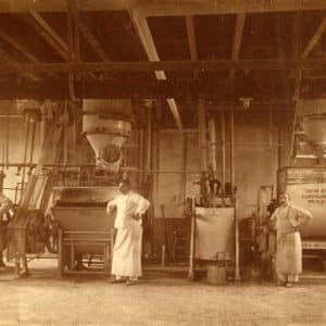 B. Hus, Brood en Beschuitfabriek, Jacob Catsstraat 168-188, ca. 1915