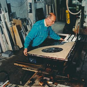 A.H. Bakker aan de zaagtafel, Waldorpstraat, jaren 90