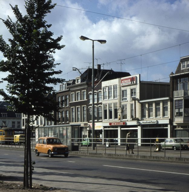 Achilles, garagebedrijf en autoverhuur, Spui 185-207, ca. 1981