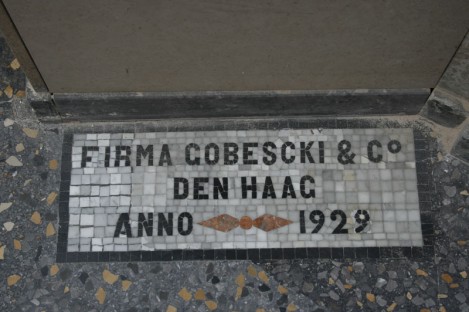De gerestaureerde terrazzosignering van de firma Gobescki in de Passage. Gobescki, terrazzobedrijf, Passage, 2006