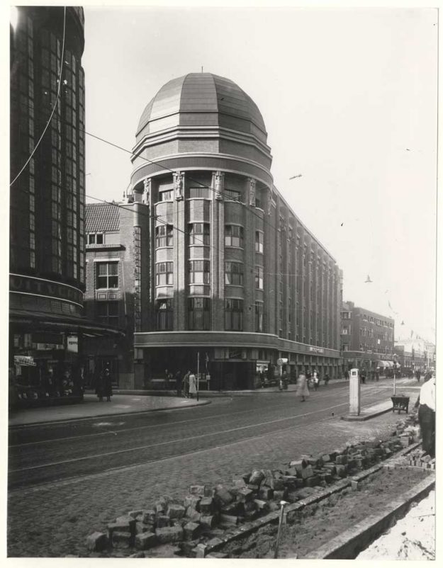 Drukkerij en kantoor van de Haagsche Courant, Grote Marktstraat, ca. 1950