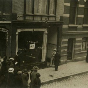 Rippen, piano's, Piet Heinstraat 42-44a, 1916