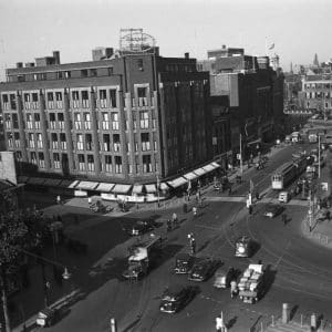 Overzicht hoek Haags Modehuis, 1950