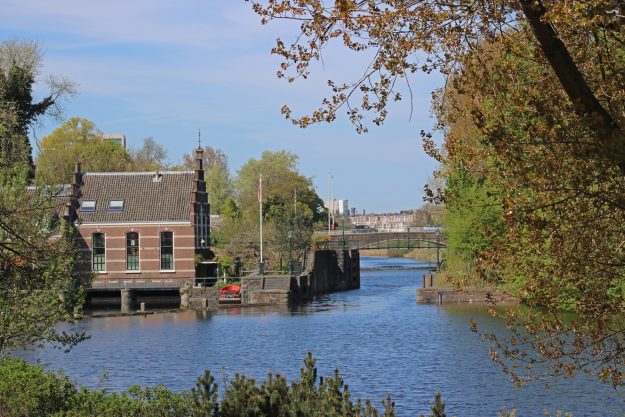 Het sluiscomplex met gemaal in het afvoerkanaal, 2025. Sluiscomplex, Houtrustweg 47, 2025