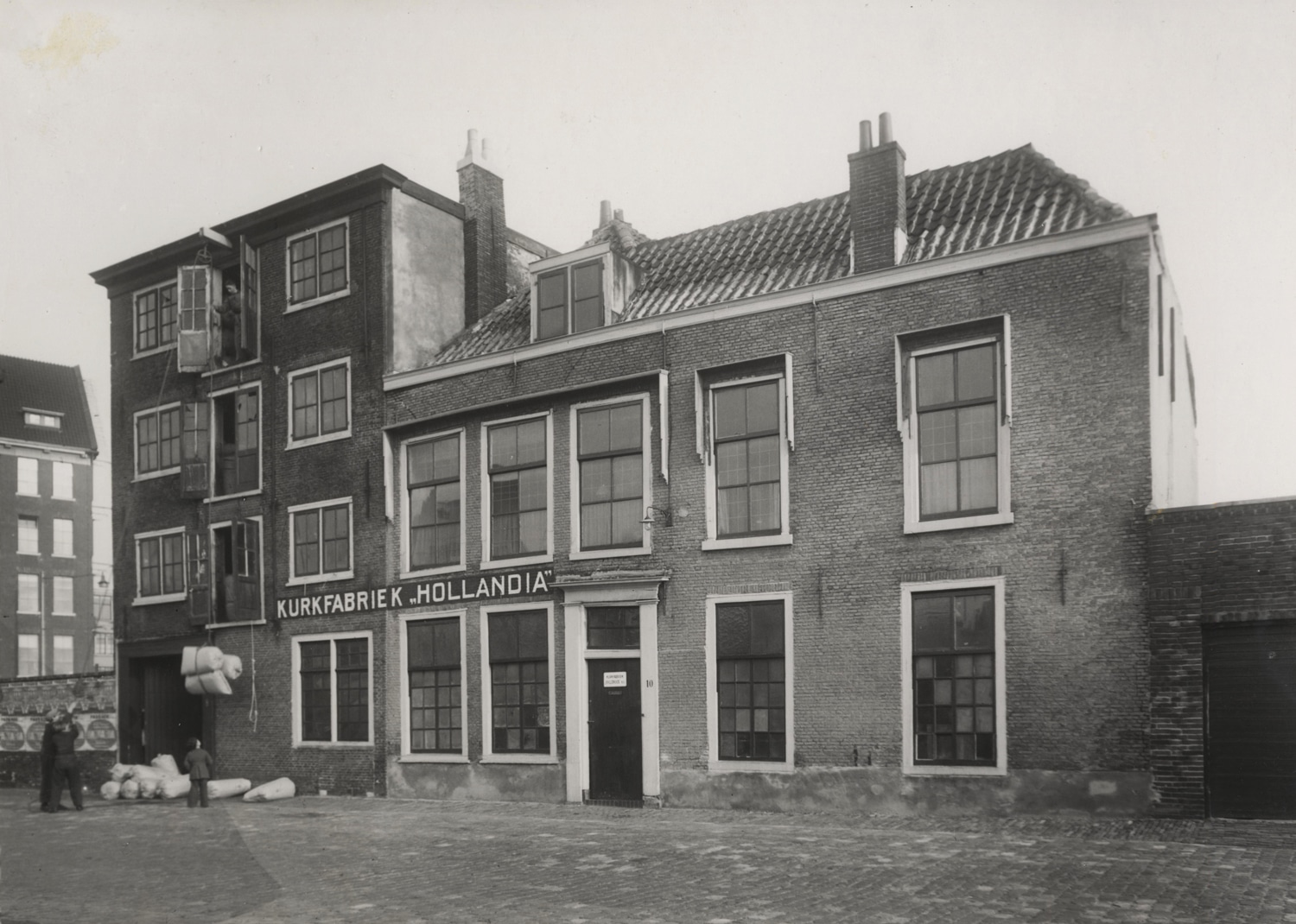 Kurkfabriek Hollandia aan de Grote Brouwerstraat 8, 1948. Hollandia, kurkfabriek, Grote Brouwerstraat 8, 1948