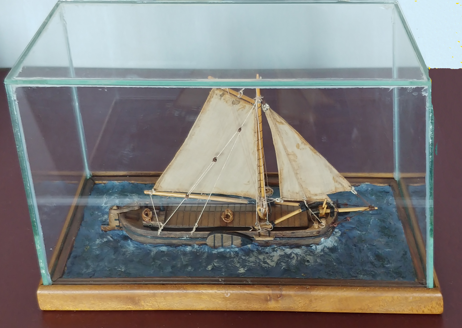 Model van een historische houten Haagvaader gemaakt door bestuurslid Chris Lampe. Historisch model Haagvaarder