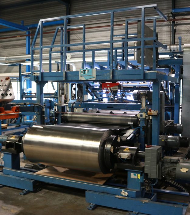 De pletpers met een bladloodrol, 2023. Uzimet, Delftweg 62, Rijswijk