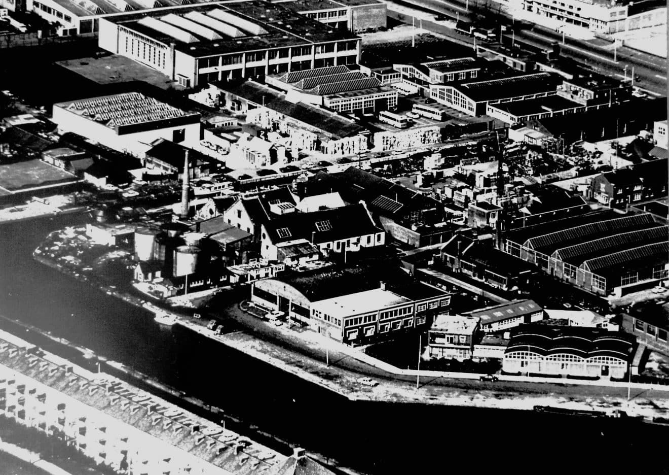 Foto van het gebied rondom de fabriek van De Grinnell, ca. 1975