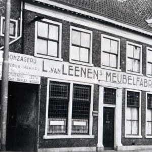 L. van Leenen, meubelfabriek en houthandel, Slijkeinde 15, jaren 30
