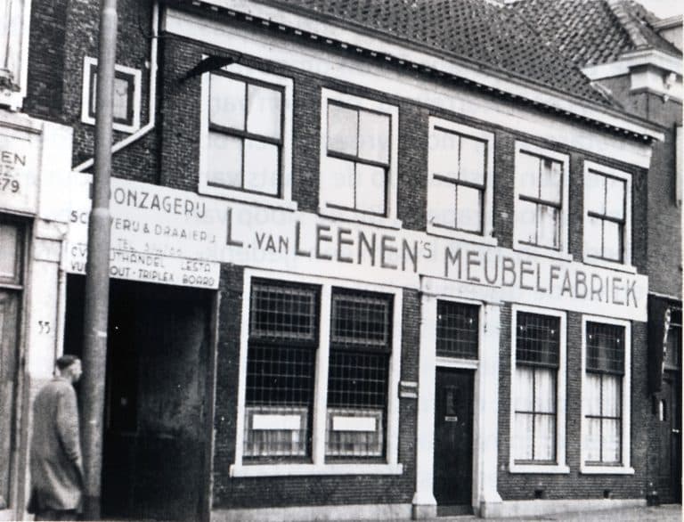 L. van Leenen, meubelfabriek en houthandel, Slijkeinde 15, jaren 30