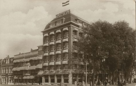 Eén van de hotels rond het station. (Foto HGA)