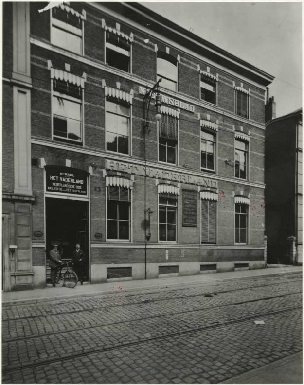 Het Vaderland, krant, Parkstraat,1890