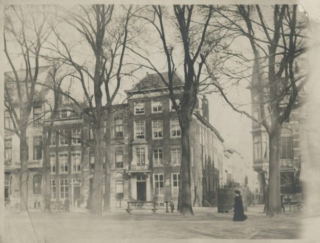 Hollandsche Bank De Vos & Vreede, Plein 17, 1910