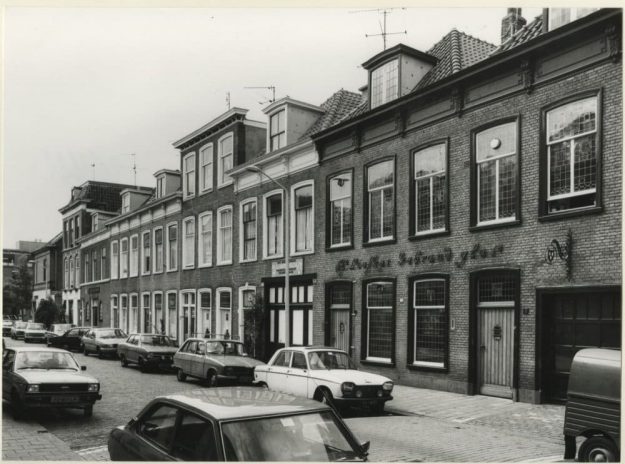 Liefkes, glas in lood, Da Costastraat 2-12A,, 1981