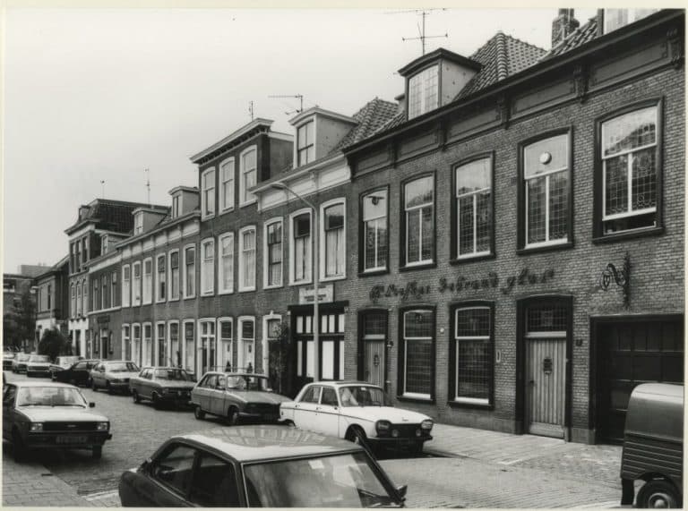 Liefkes, glas in lood, Da Costastraat 2-12A,, 1981