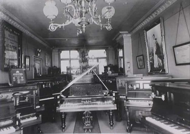 Kon. Nederlandse Pianofabriek Cuijpers, Westeinde 37