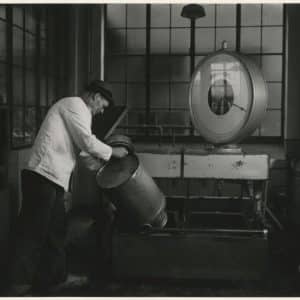 's-Gravenhaagse Melkinrichting De Sierkan, fabriek Lulofsstraat 20-30, ca. 1950