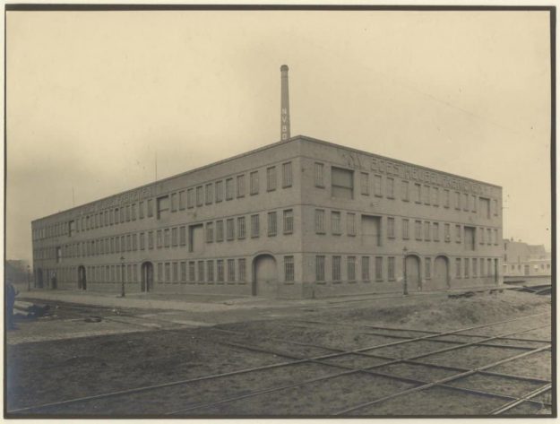 P.J. Boes, Meubelindustrie, Leeghwaterplein 27, ca. 1920