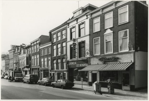 Damen, rubber en plastic, Wagenstraat 165-165a, jaren 80