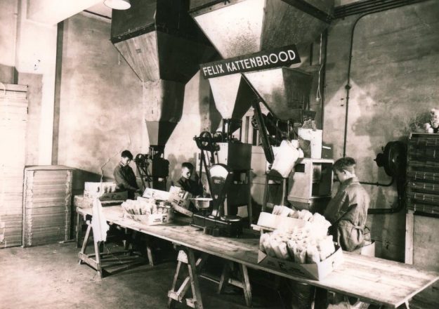 Felix Kattenbrood, 1e van der Kunstraat 114-116, jaren 30