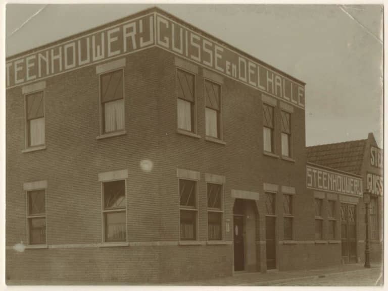 F. Guisse, steenhouwerij, Lulofsstraat38, ca. 1935