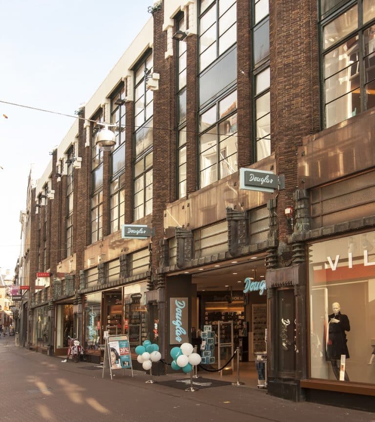 Gebr. Gerzon, modemagazijnen, Venestraat 36-38, 2013